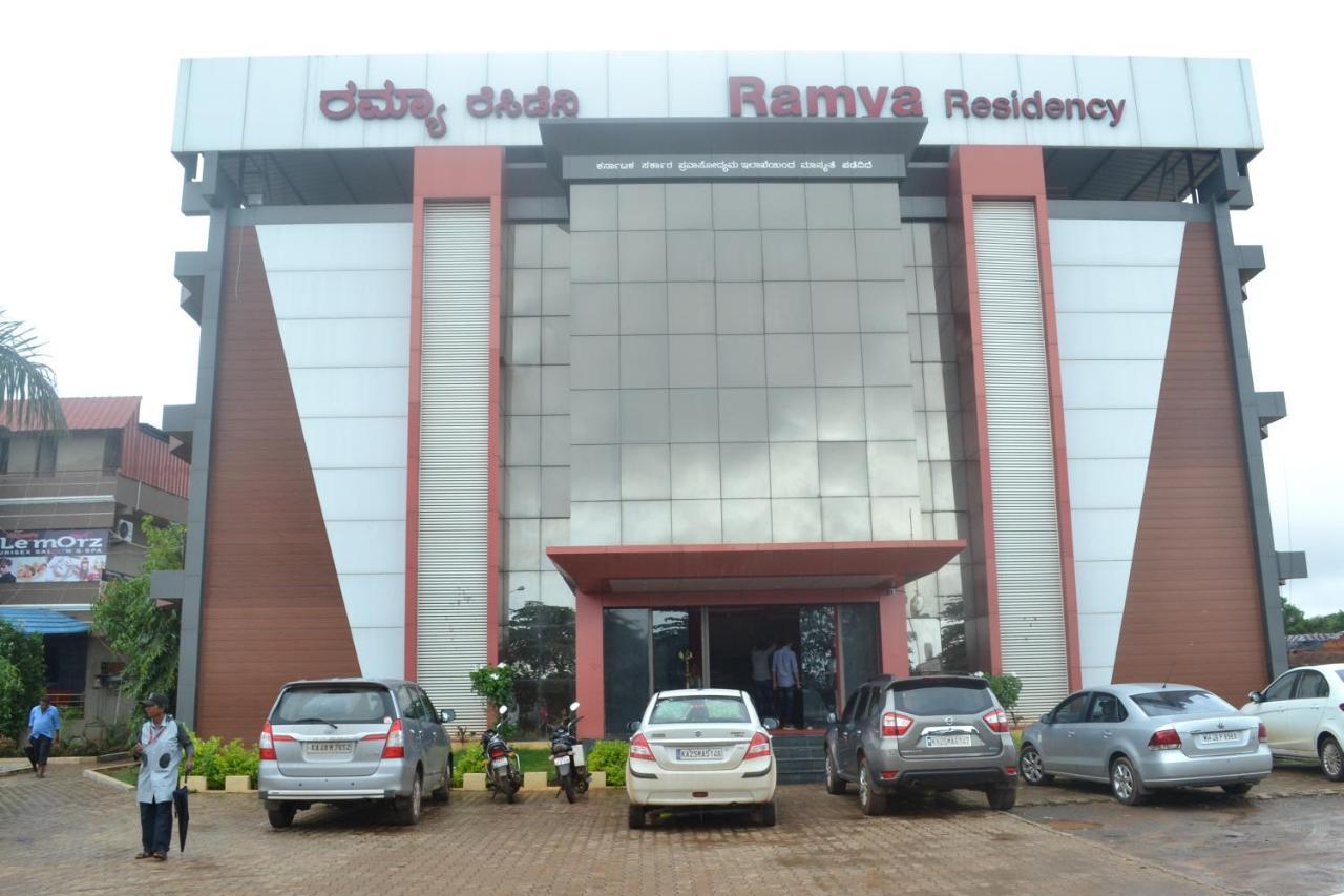 Hotel Ramya Residency à Dharwad Extérieur photo